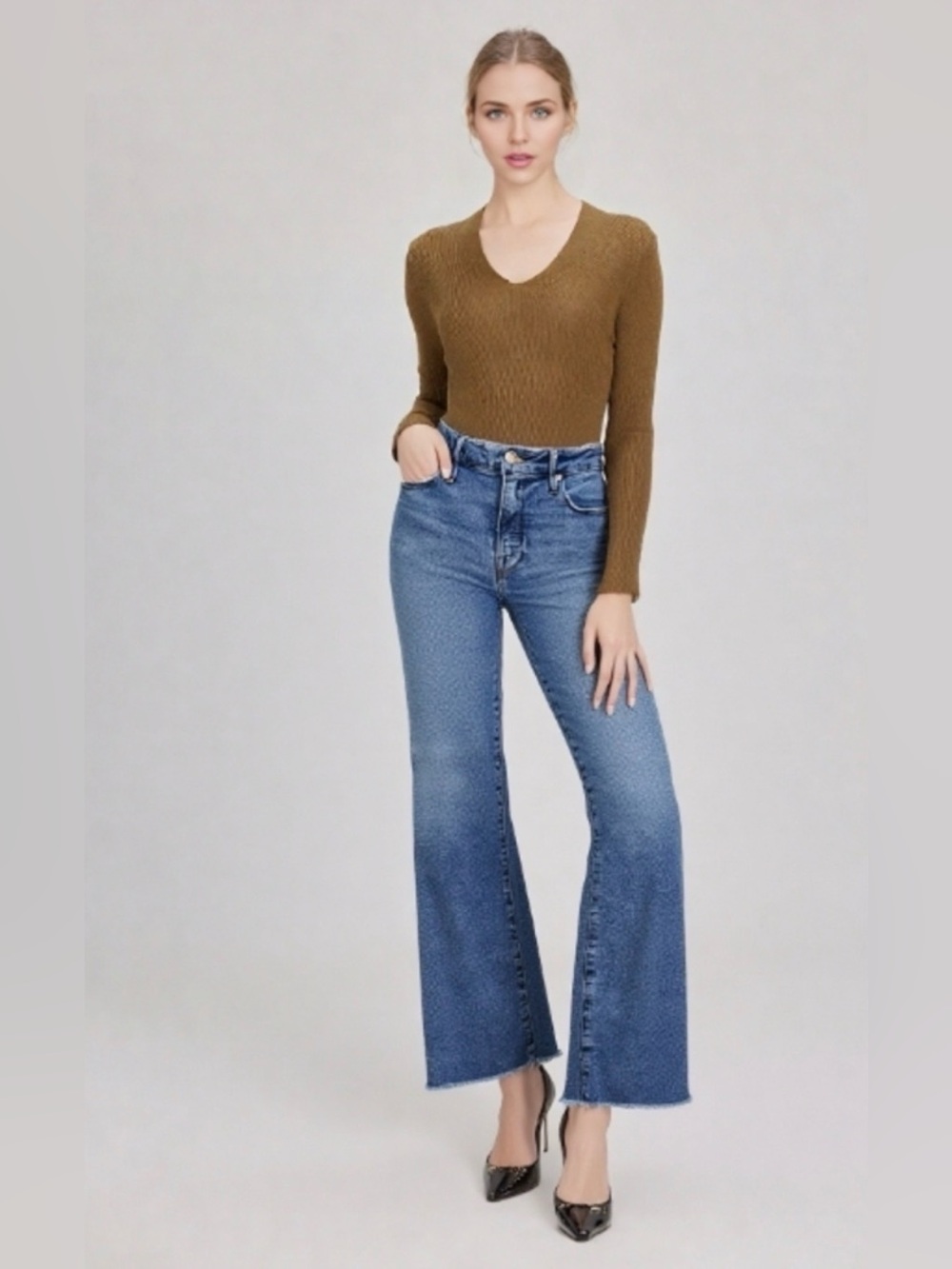 Good American Good Classic Bootcut Jeans in the Indigo027 wash, Size 8/29